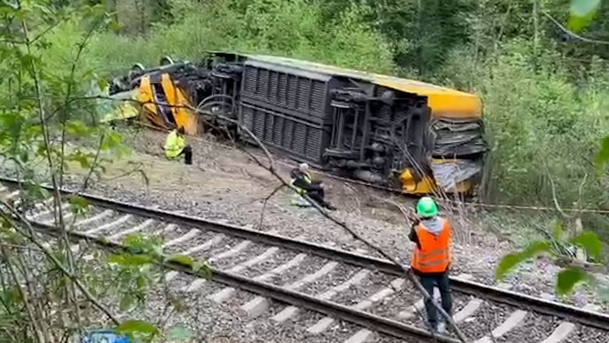 Vlak bez strojvůdce ujel pět kilometrů, policie zjišťuje, kdo selhal